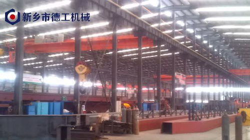 大型起重机生产加工组装车间现场拍摄